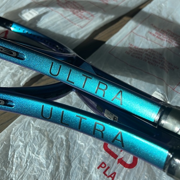 NWT Set of Wilson Ultra Pro 18x20 v4, Grip 2 ( Two rackets) - Picture 12 of 14